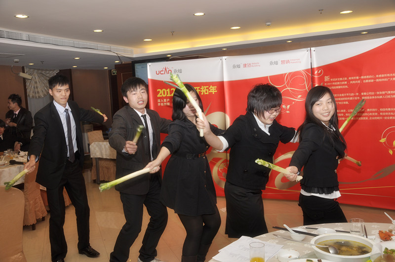 永灿隆重召开2011年年度总结会议-新媒体营销,新媒体广告公司,上海网络营销,微信代运营,高端网站建设,网站建设公司